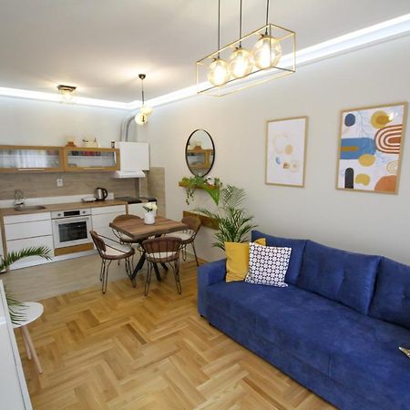 Laki Apartment Тиват Екстериор снимка
