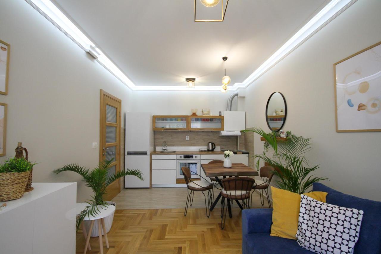 Laki Apartment Тиват Екстериор снимка