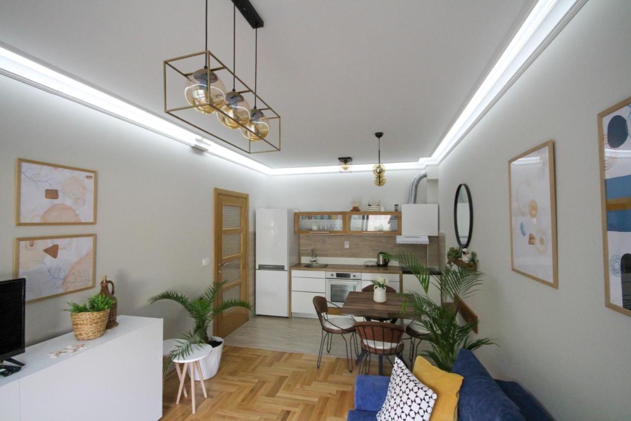 Laki Apartment Тиват Екстериор снимка