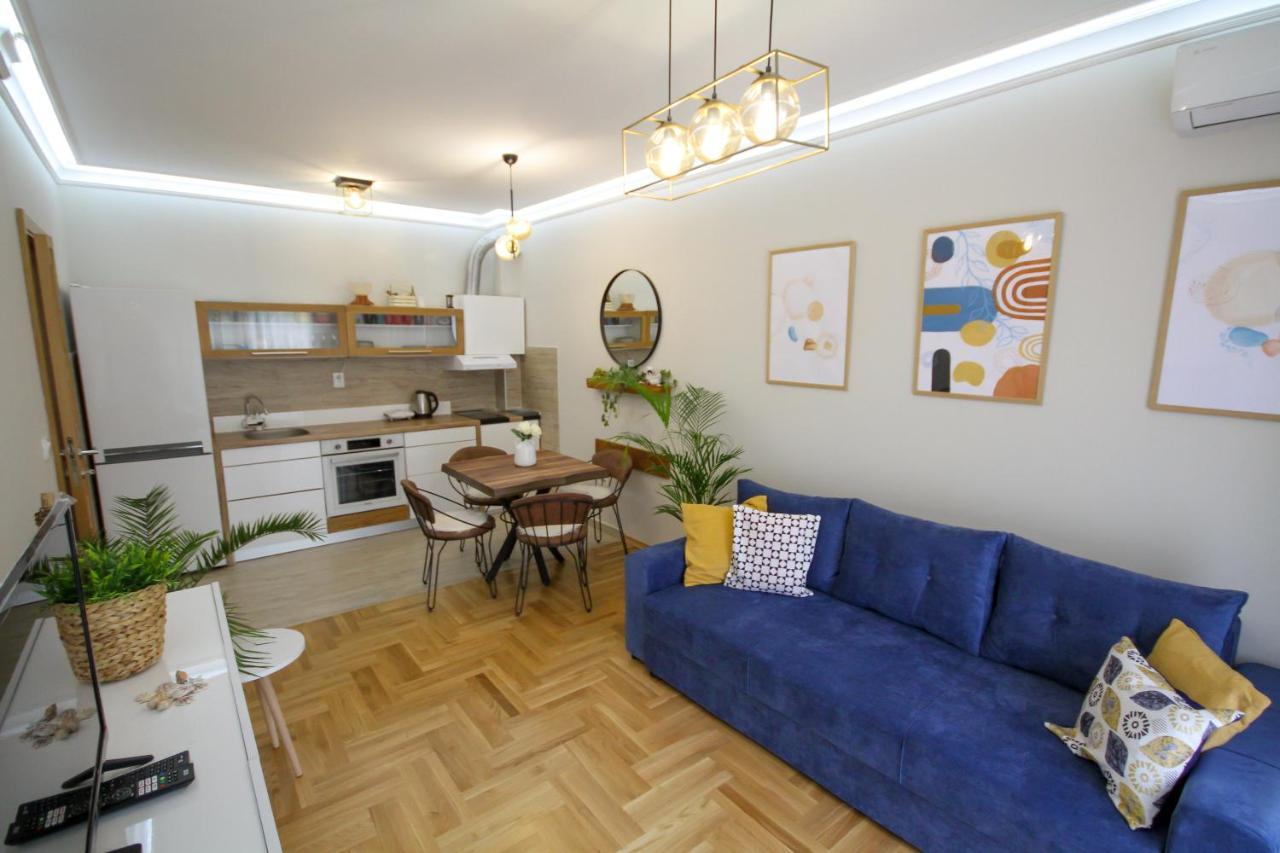 Laki Apartment Тиват Екстериор снимка