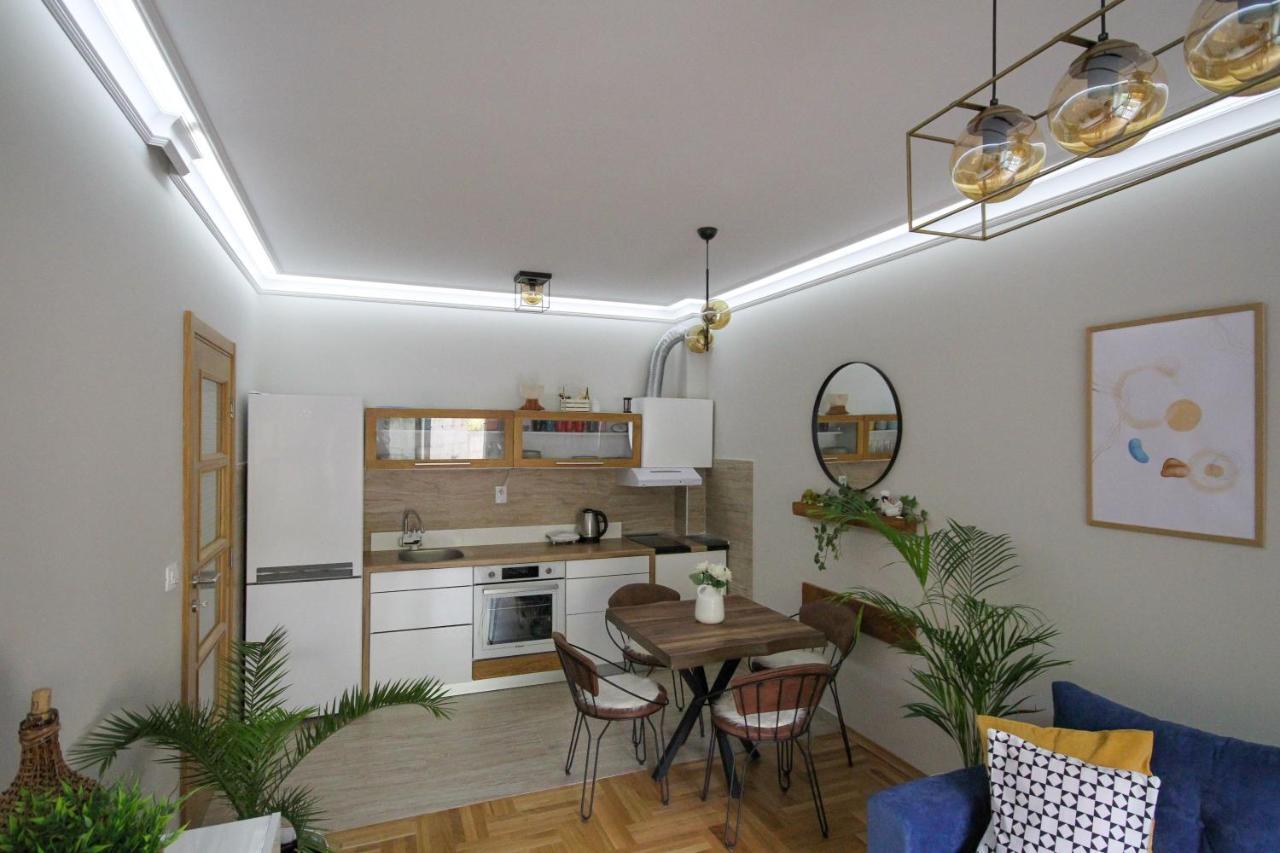 Laki Apartment Тиват Екстериор снимка