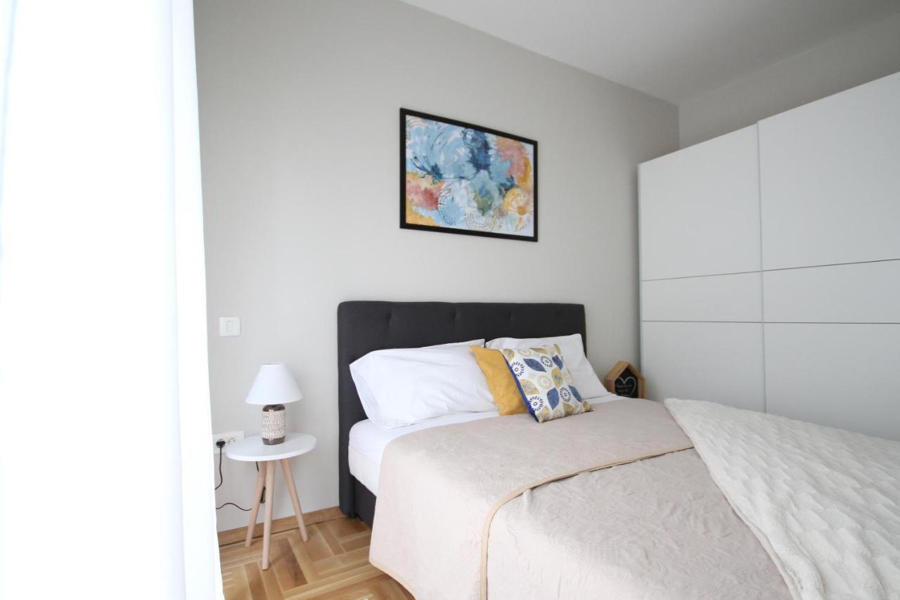 Laki Apartment Тиват Екстериор снимка