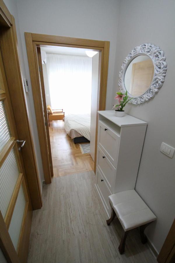 Laki Apartment Тиват Екстериор снимка