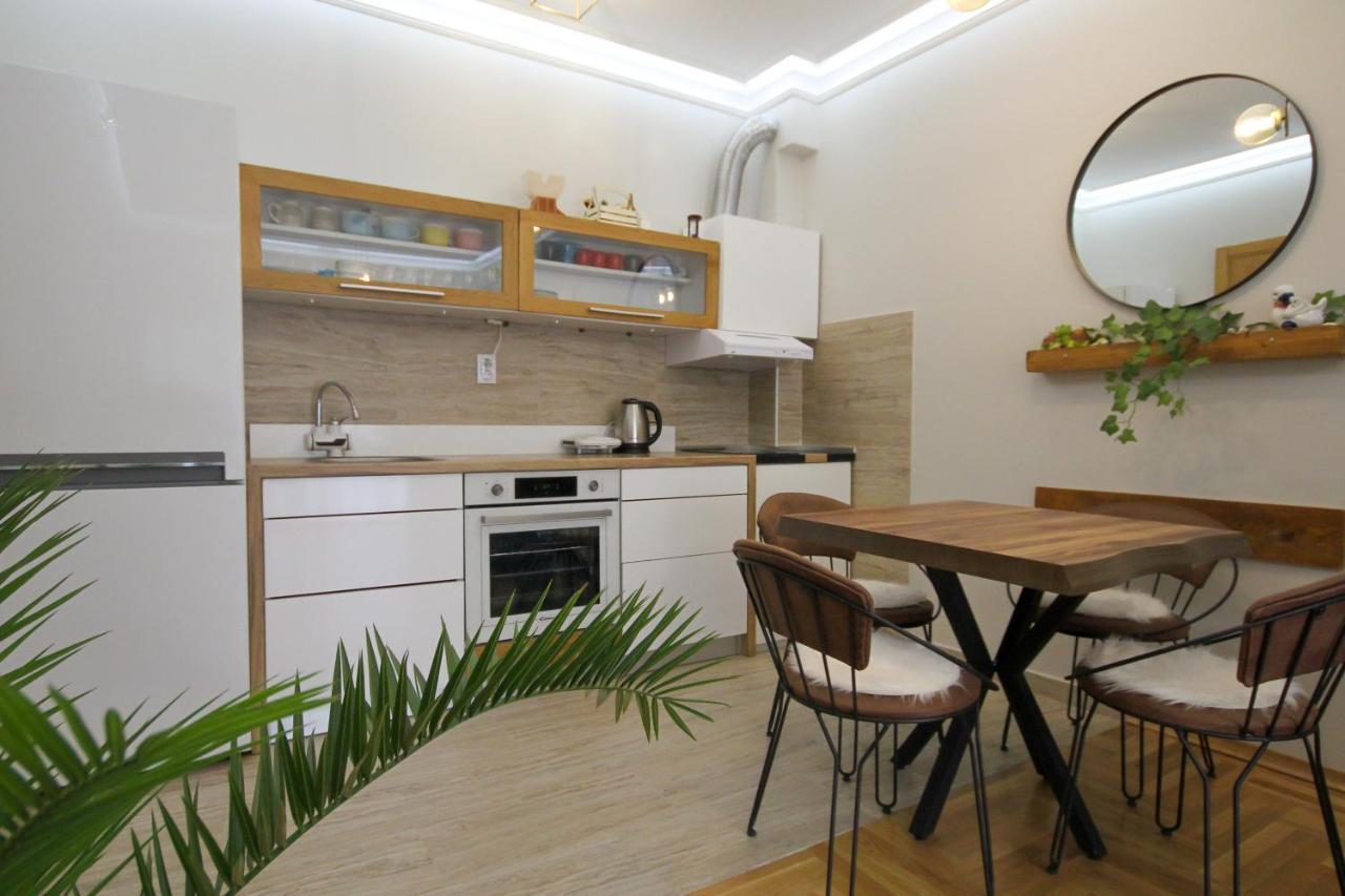 Laki Apartment Тиват Екстериор снимка