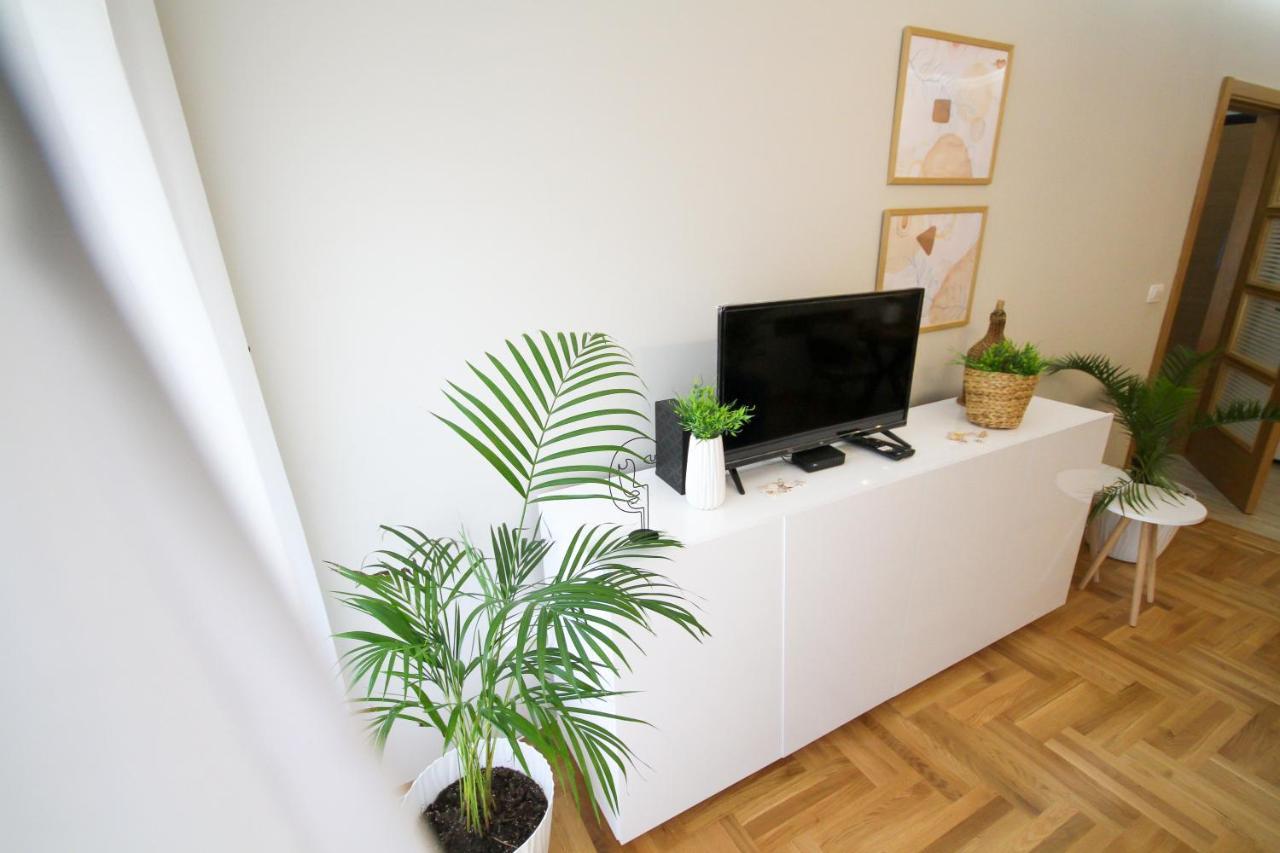 Laki Apartment Тиват Екстериор снимка