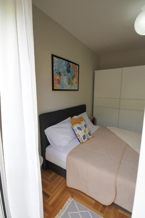 Laki Apartment Тиват Екстериор снимка