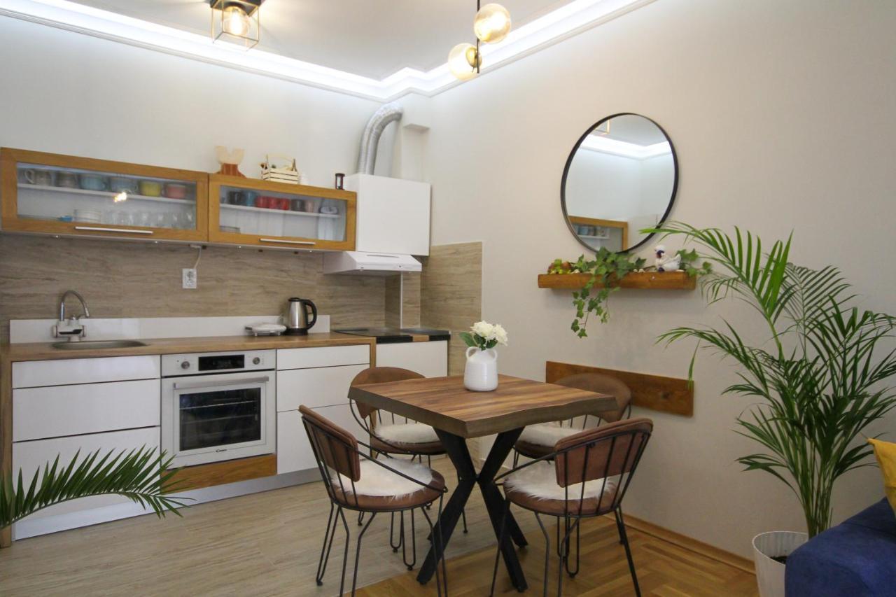Laki Apartment Тиват Екстериор снимка