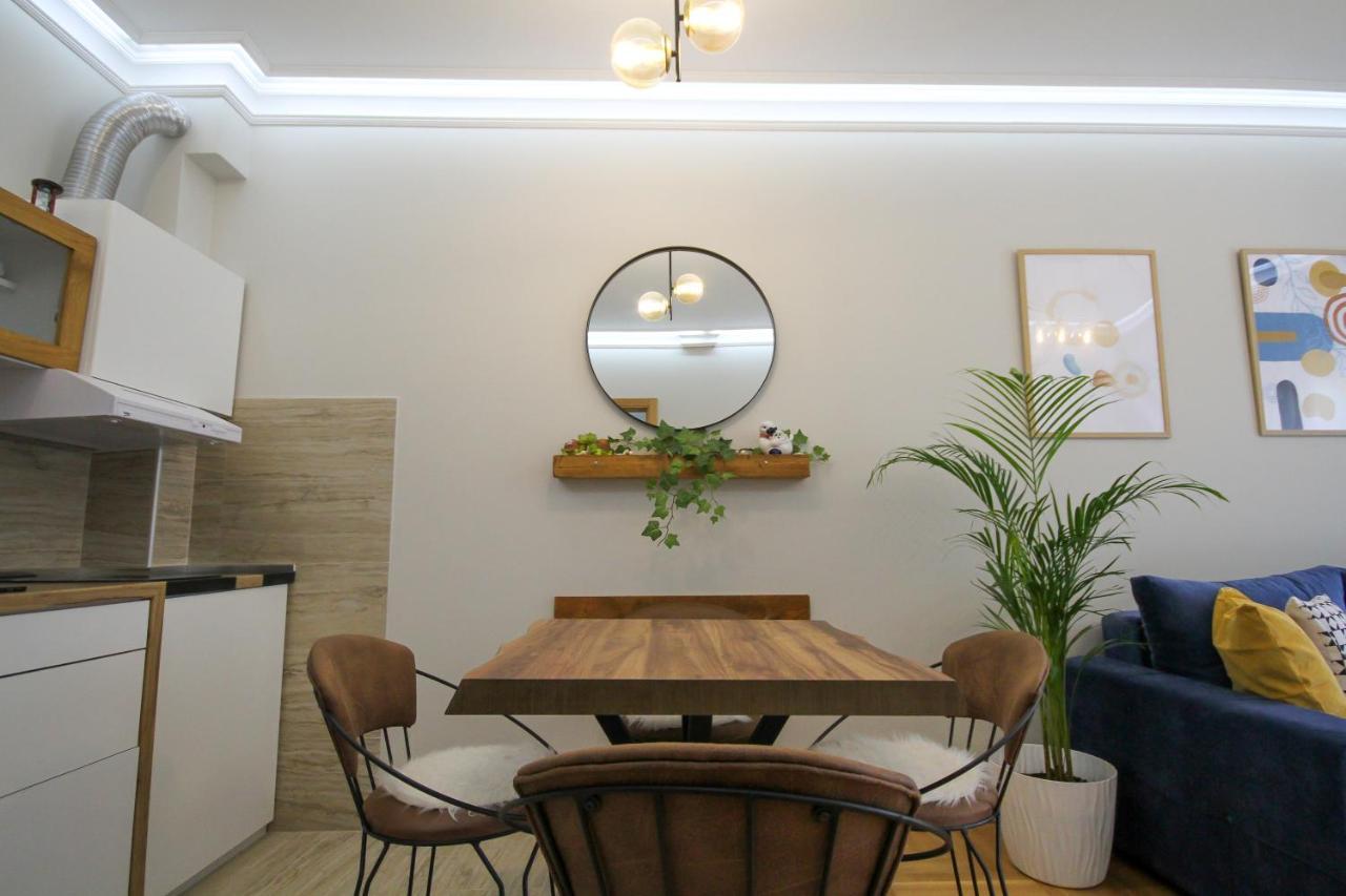 Laki Apartment Тиват Екстериор снимка