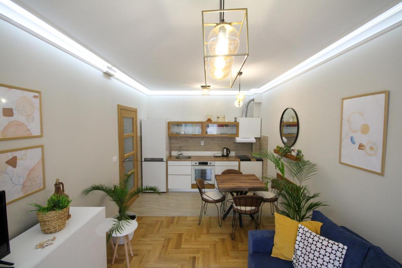 Laki Apartment Тиват Екстериор снимка