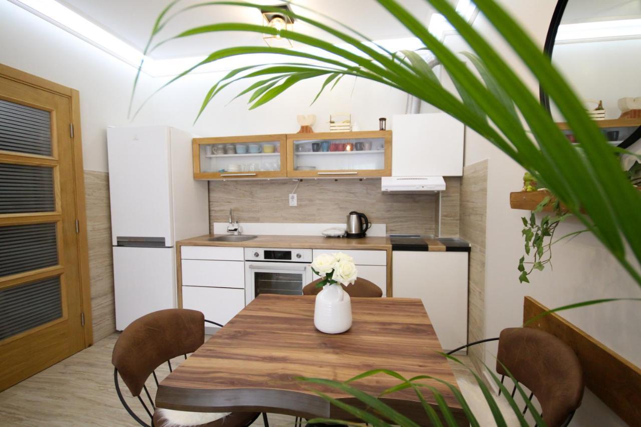 Laki Apartment Тиват Екстериор снимка