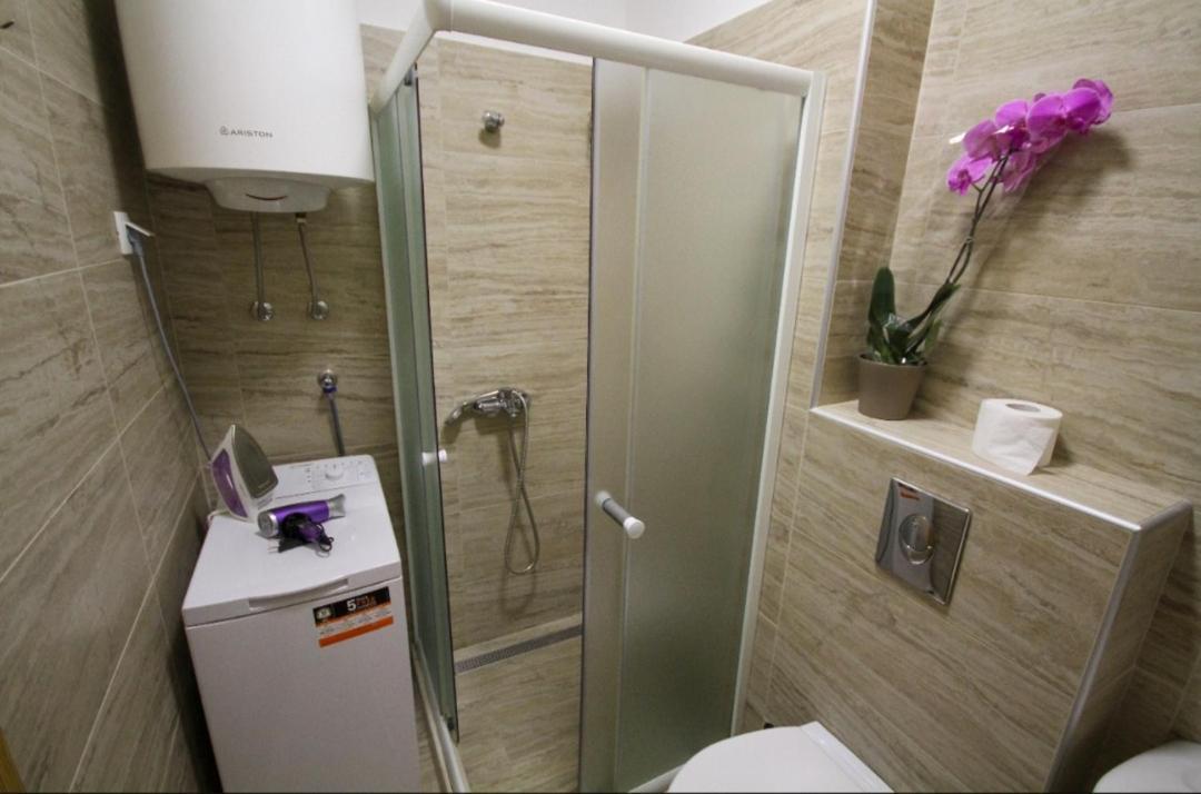 Laki Apartment Тиват Екстериор снимка