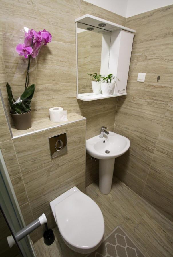 Laki Apartment Тиват Екстериор снимка
